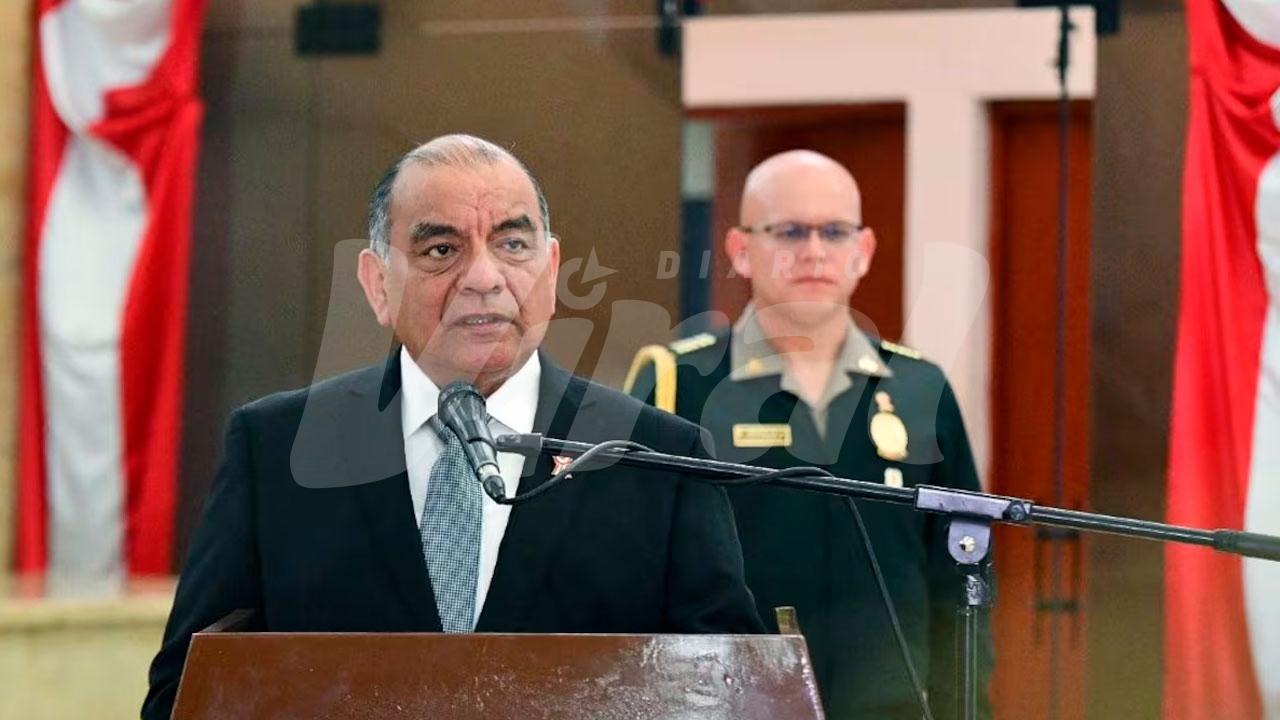 Ministro César Astudillo atribuye permanencia de Óscar Arriola, jefe de la PNP, a ley del Congreso