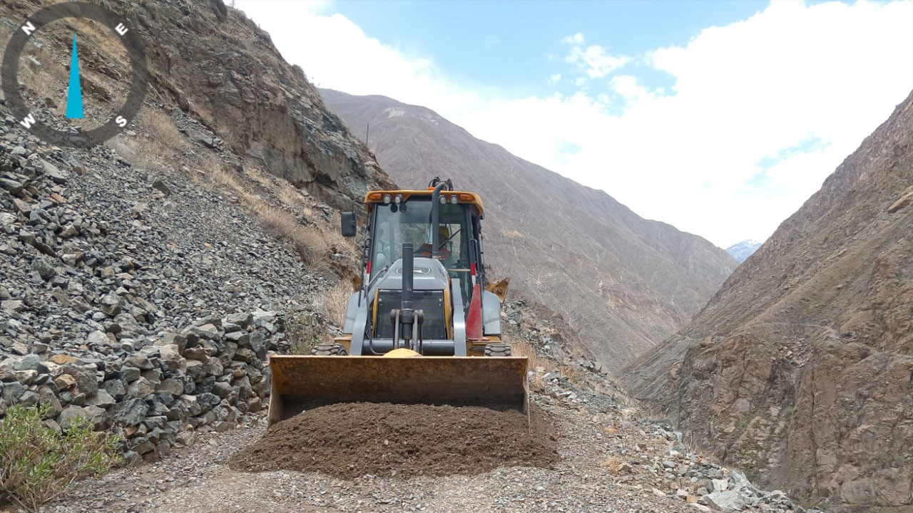 Reabren vías dañadas por lluvias en Choco