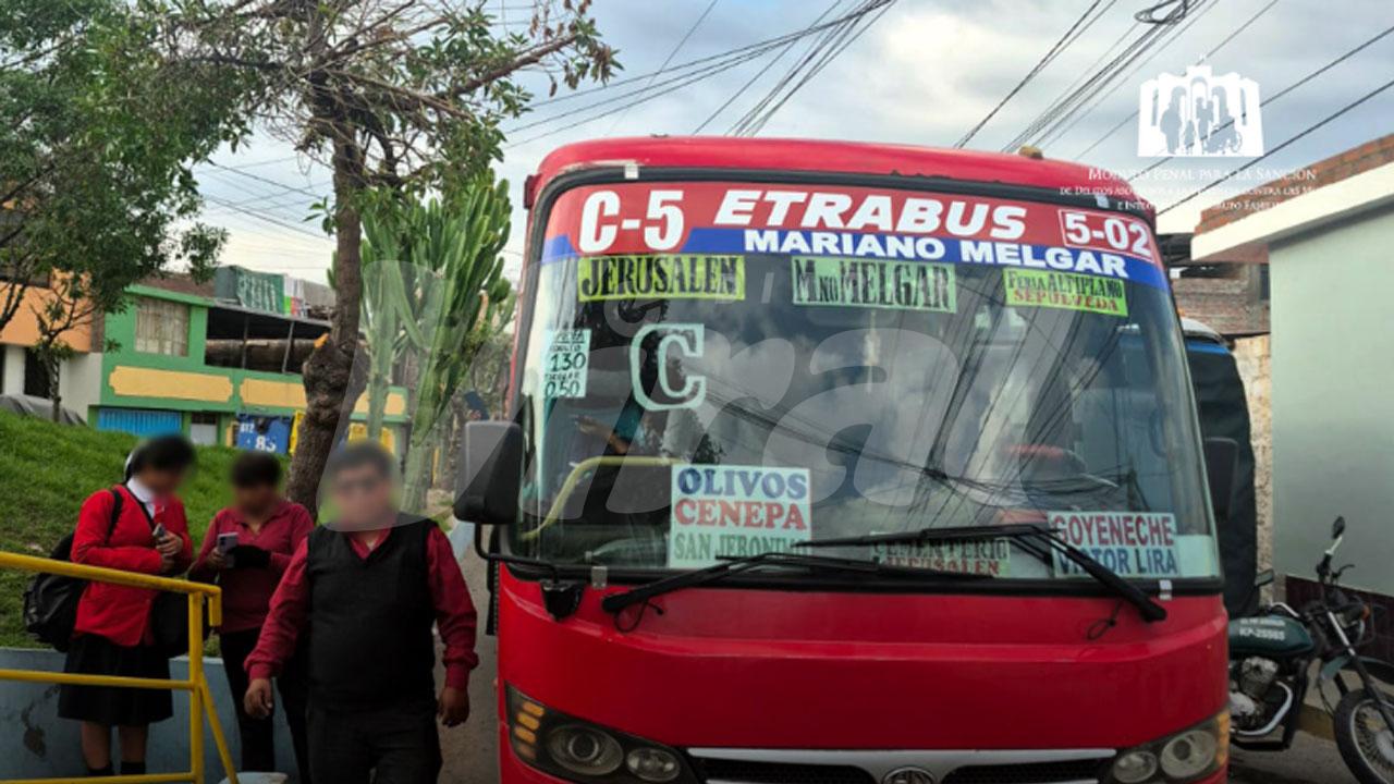 Transportistas activan protocolo y detienen a presunto acosador tras denuncia de escolar