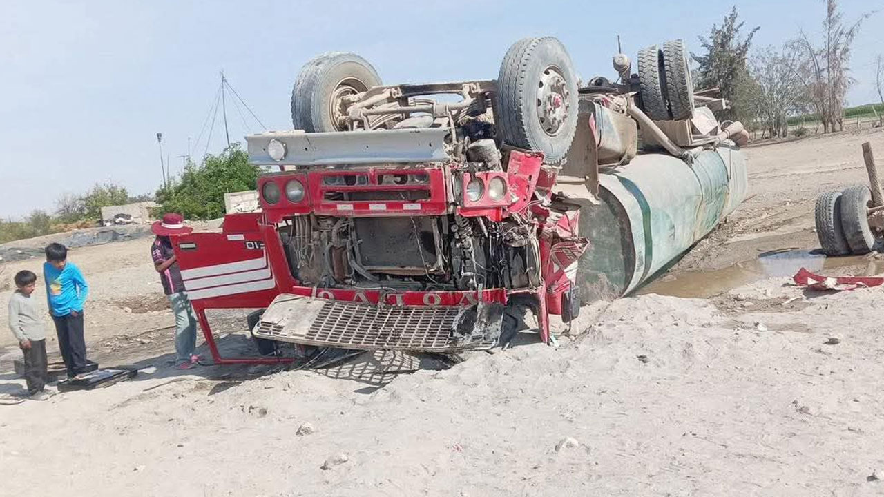 Cisterna vuelca y deja dos heridos en Majes