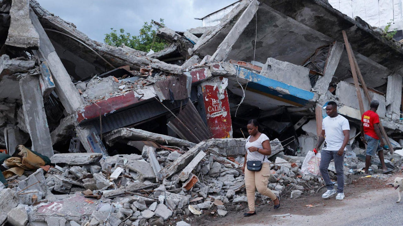 Aumenta cifra de victimas tras terremoto  en Colombia