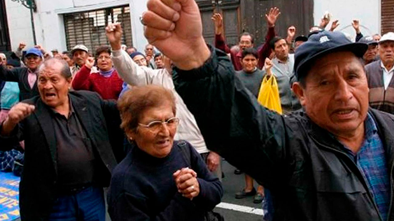 TC declara inadmisible pedido de anular la ley que sube pensiones a docentes jubilados