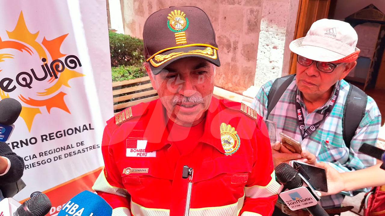 Bomberos de Arequipa laboran con equipamiento de 1986 