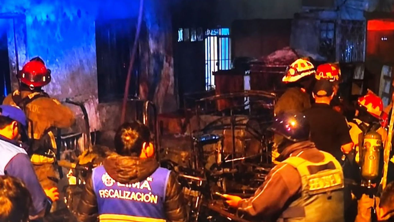 Lima: madre e hijo mueren en incendio y Policía investiga si el fuego fue provocado