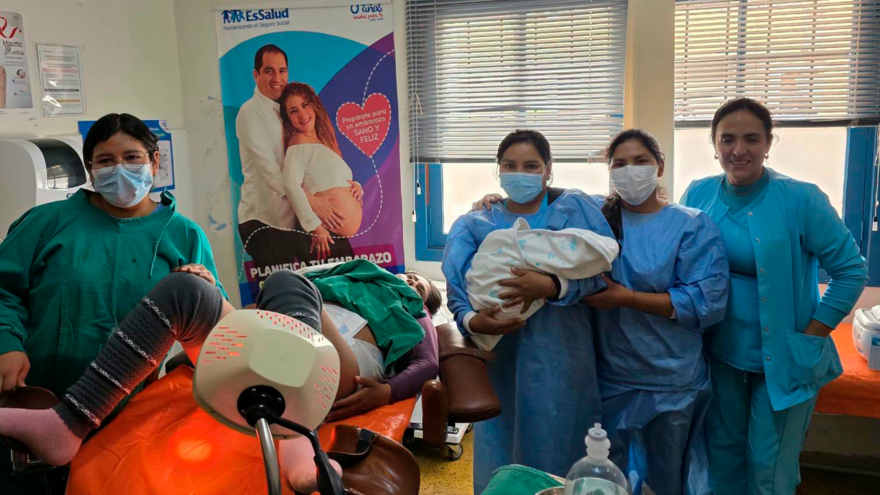 Gestante da a luz durante traslado a Cusco y recibe atención de emergencia en Urcos