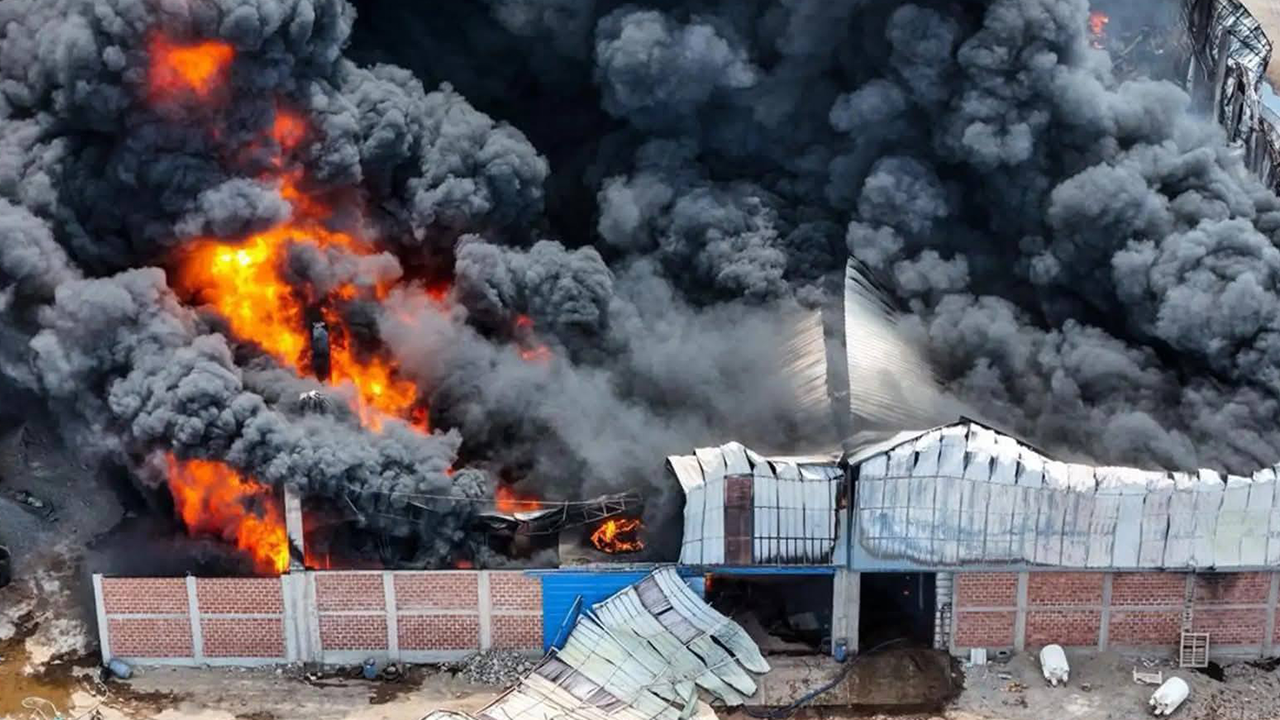 Incendio destruye almacén de aceite en La Yarada-Los Palos y deja pérdidas por más de S/5 millones