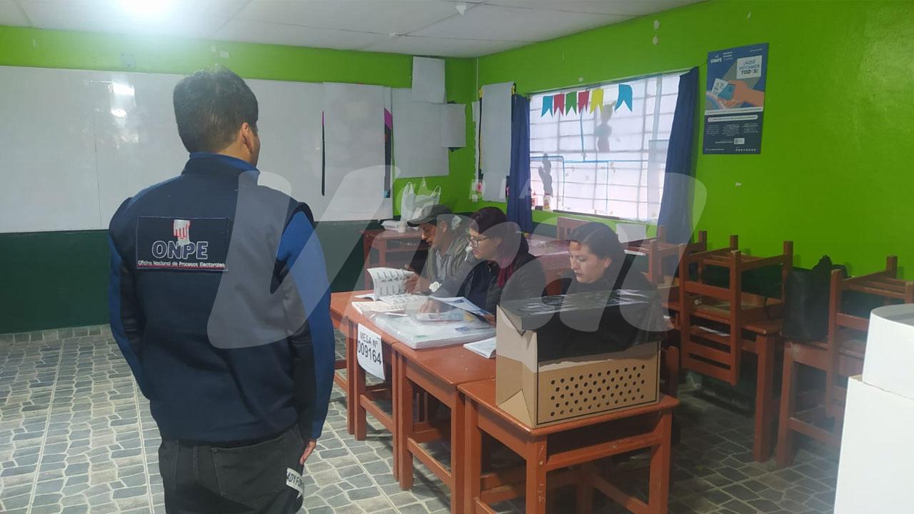 Compromiso electoral, miembros de mesa esperan desde la madrugada e instalan mesa en Chuquibamba