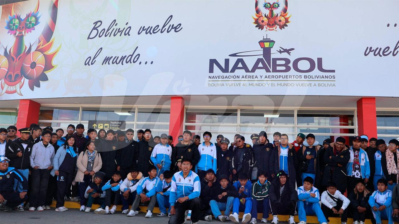 Entre lágrimas y abrazos: escolares varados en Bolivia regresan a Juliaca