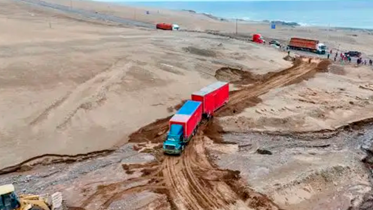 Carretera Tacna-Ilo reabre tras huaicos y caída de piedras por quebrada de Burros