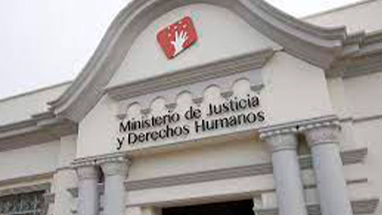 Ministerio de Justicia crea comisión para examinar las 