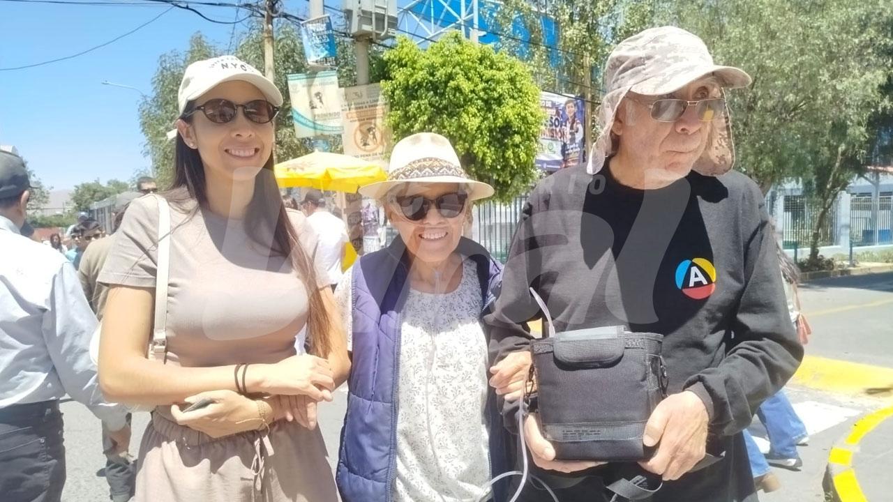 Mujer de 70 años con cáncer de pulmón acude a votar: “Hasta que Dios lo permita”