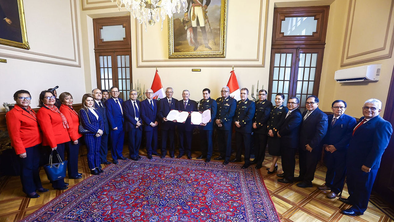 Suscriben autógrafas para fortalecer sanidad policial y aumentar financiamiento para salud de policías y militares