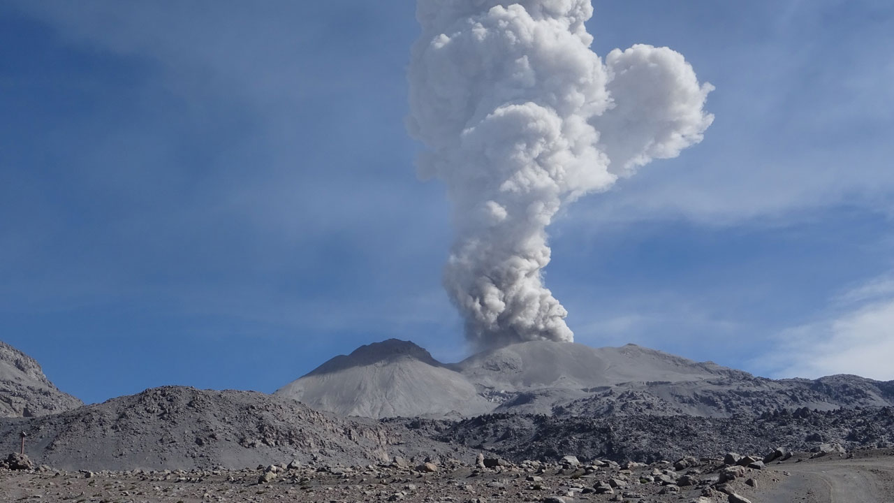 Alerta por cenizas del volcán Sabancaya