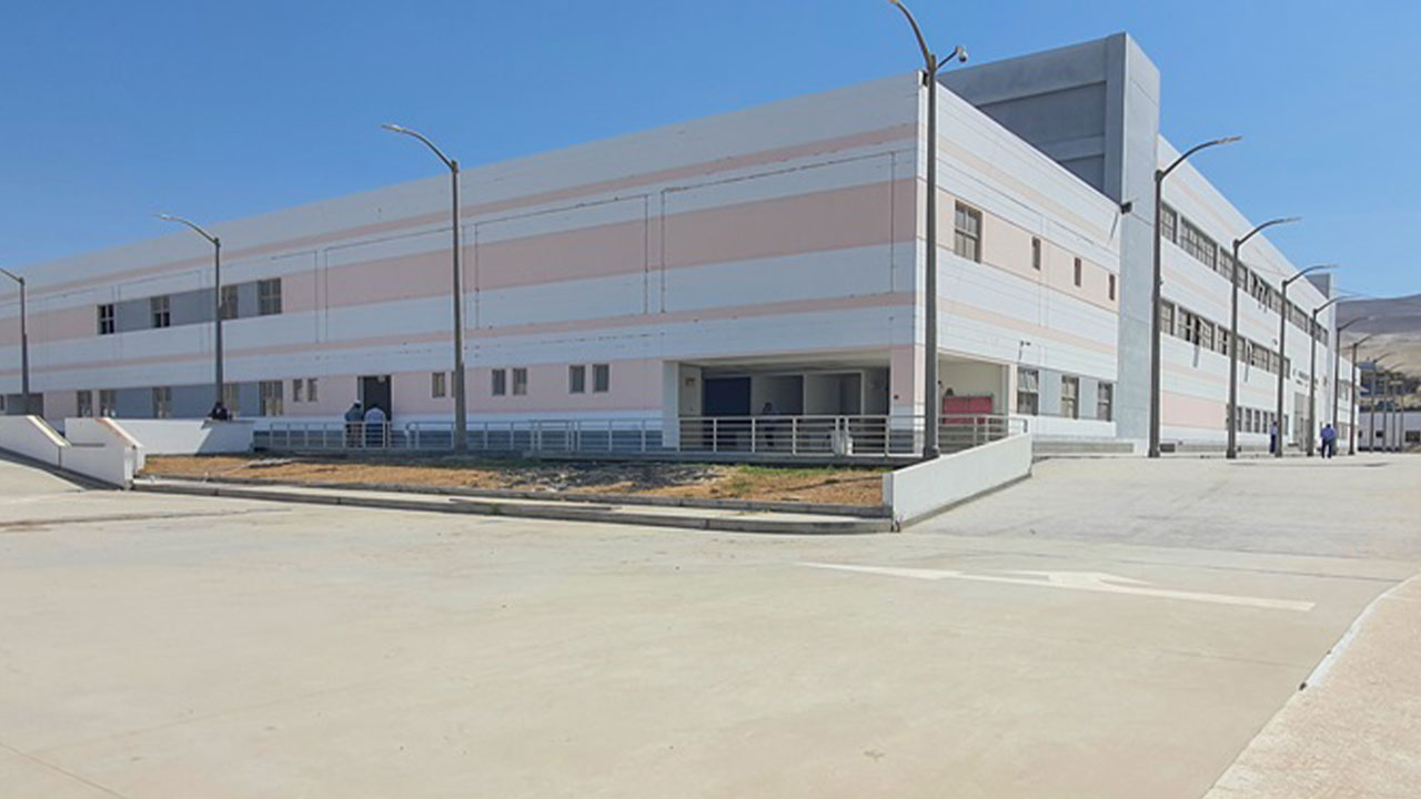 Gerente de Infraestructura del GRA promete culminación de hospital de Camaná para el 27 de noviembre
