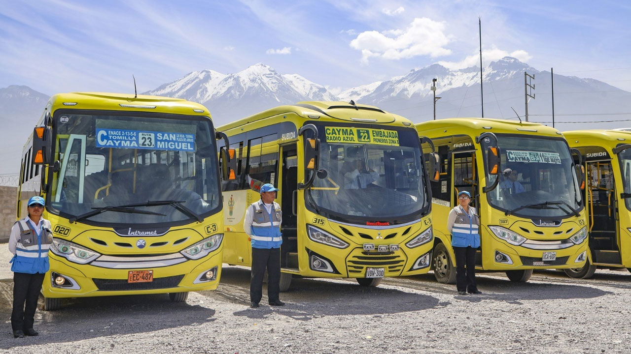 Arequipa: empresa del SIT Transcayma retira del Cercado a combis por afectar a pasajeros